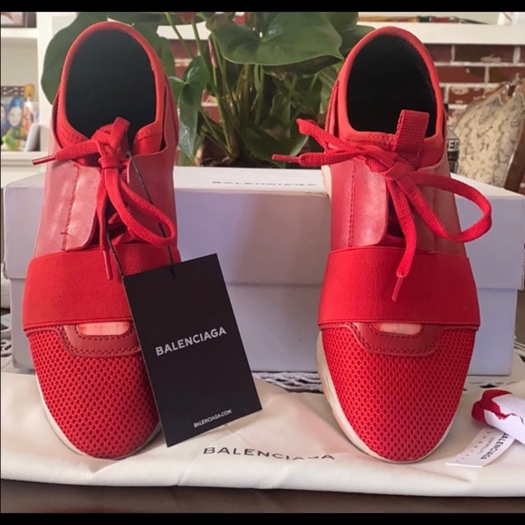 Red shoes - Picture 3 of 4